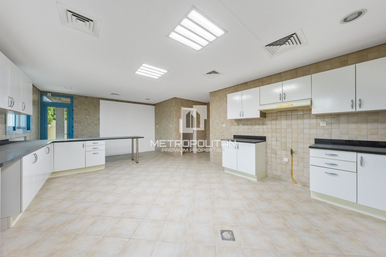 Villa in Dubai, UAE, 888 m² - picture 15