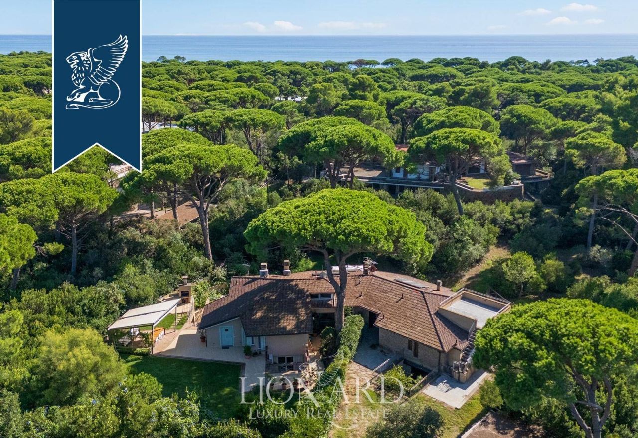 Villa à Castiglione della Pescaia, Italie, 300 m² - image 1