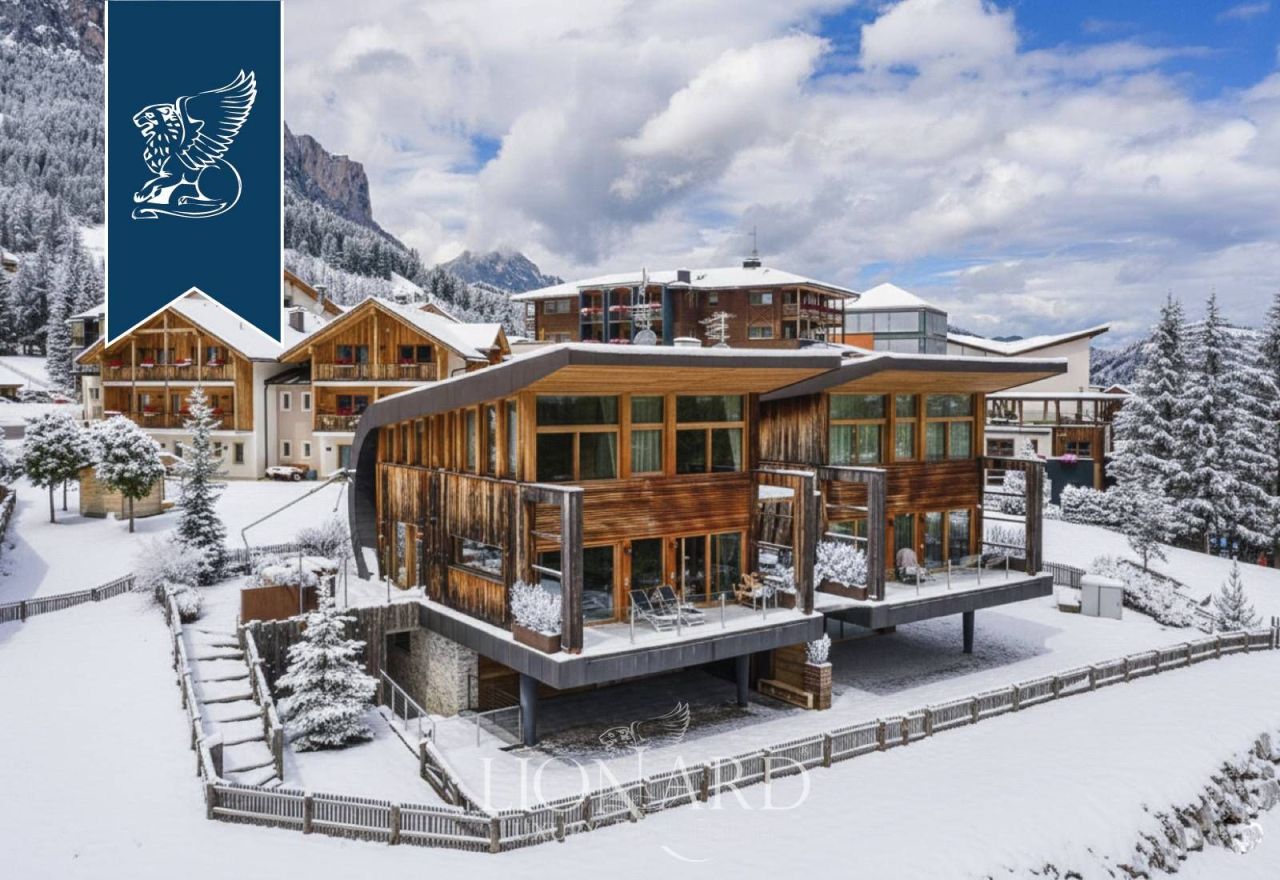 Villa a Alta Badia, Italia, 1 000 m² - foto 1