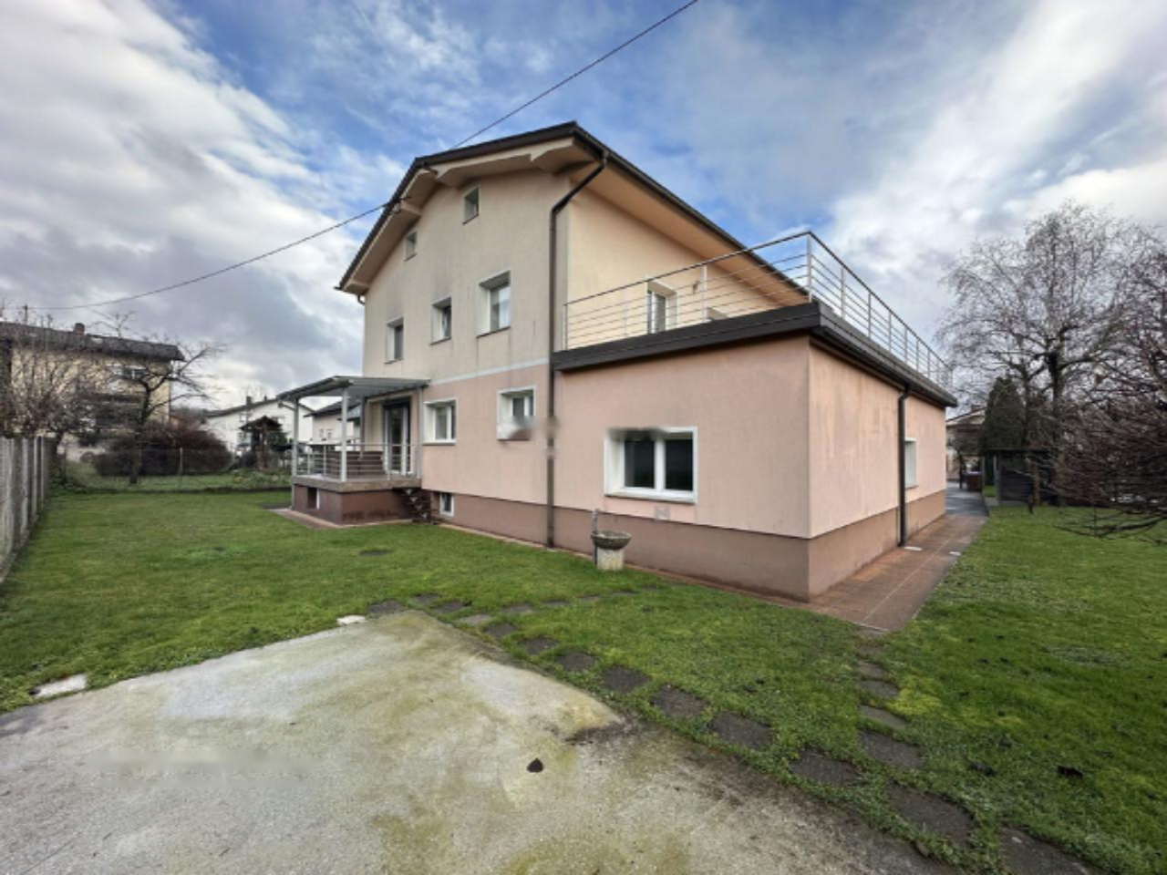 House in Ljubljana, Slovenia, 484 m² - picture 1