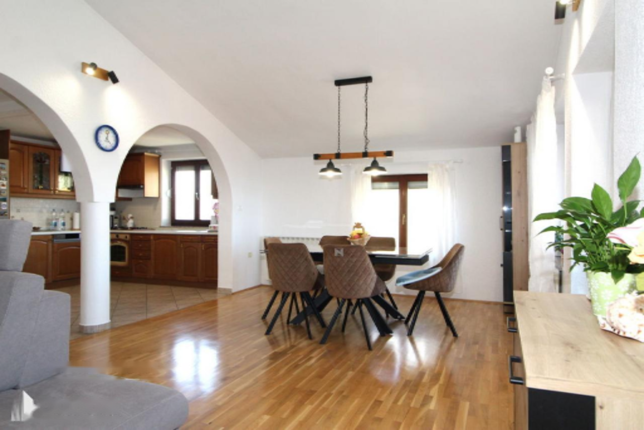 Haus in Izola, Slowenien, 356 m² - Foto 1