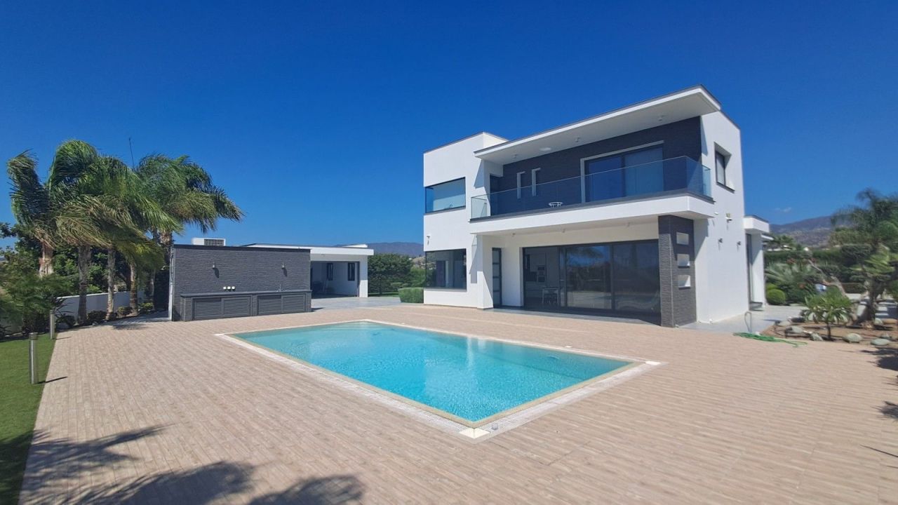 Villa a Limassol, Cipro, 380 m² - foto 2