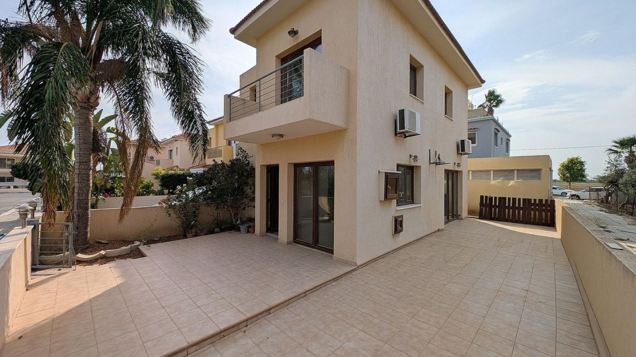 Villa en Lárnaca, Chipre, 98 m² - imagen 2