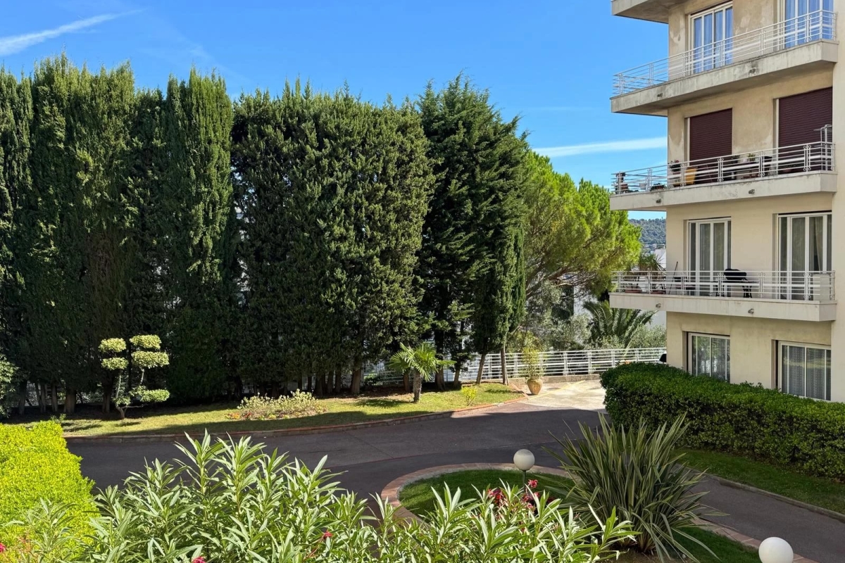 Apartment in Nice, France, 92 m² - picture 1