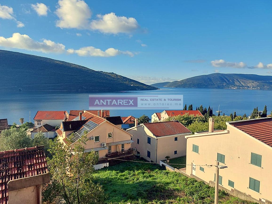 Appartement à Kumbor, Monténégro, 45.6 m² - image 1