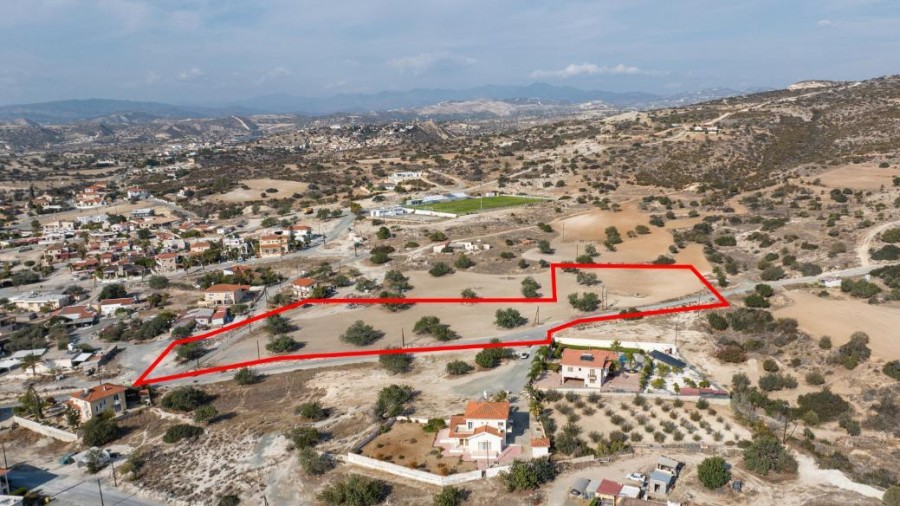 Terreno a Larnaca, Cipro, 11 706 m2 - foto 1
