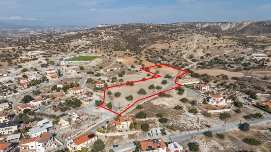 Terreno a Larnaca, Cipro, 11 706 m2 - foto 2