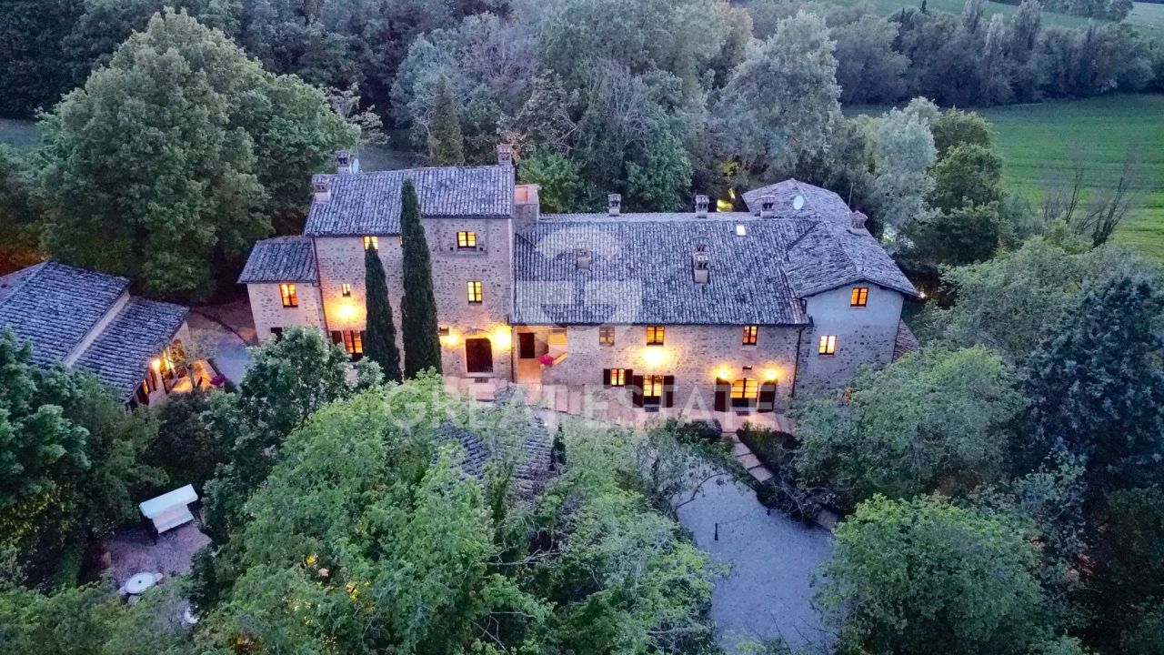 Casa en Umbertide, Italia, 1 237 m² - imagen 2