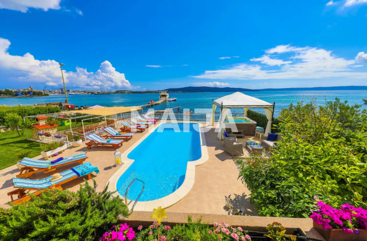 Villa in Split, Croatia, 458 m² - picture 1