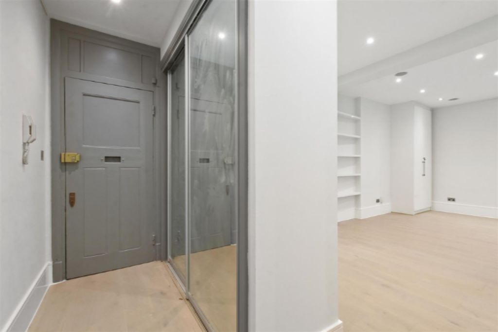 Flat in London, United Kingdom, 33 m² - picture 1