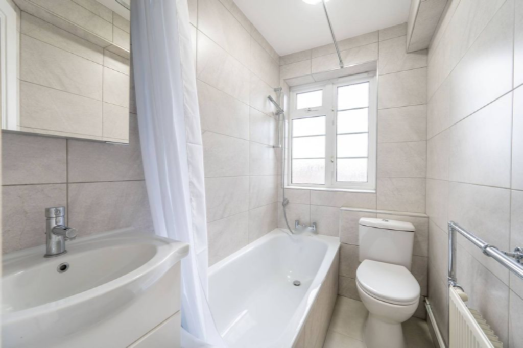 Flat in London, United Kingdom, 58 m² - picture 1