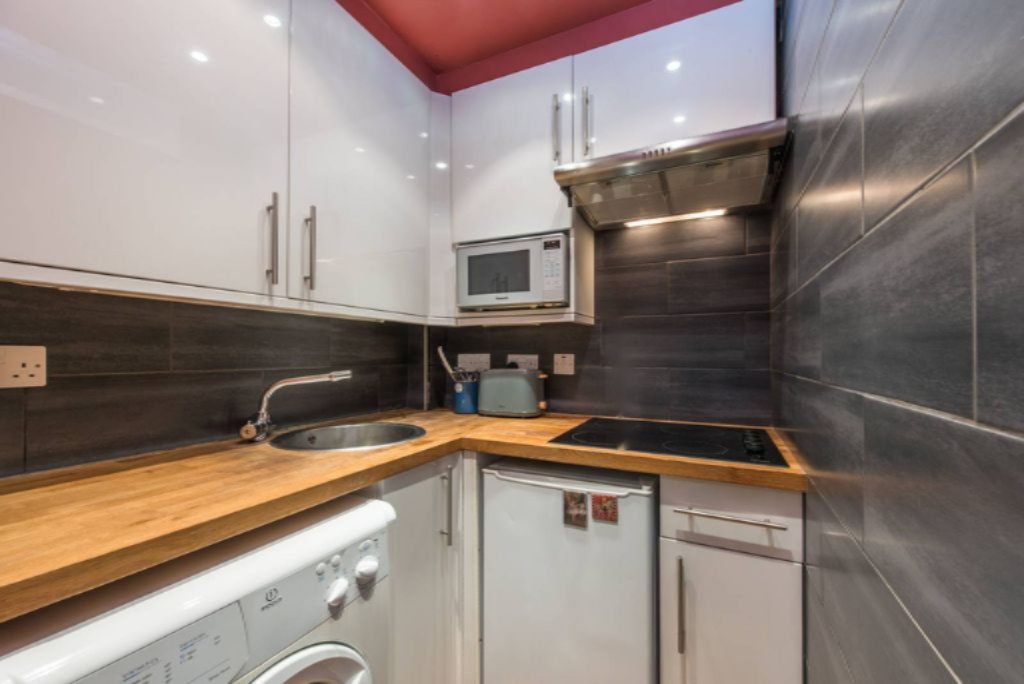 Flat in London, United Kingdom, 26 m² - picture 1