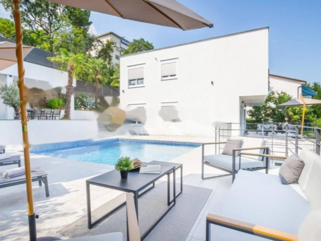 Maison à Opatija, Croatie, 200 m² - image 1