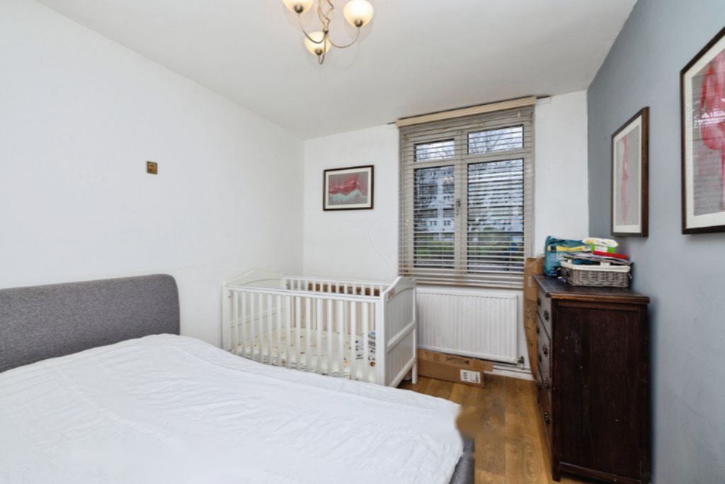 Flat in London, United Kingdom, 42 m² - picture 1