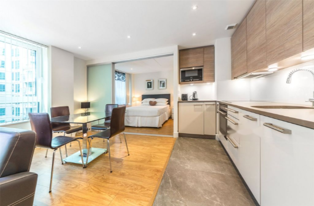 Flat in London, United Kingdom, 38 m² - picture 1