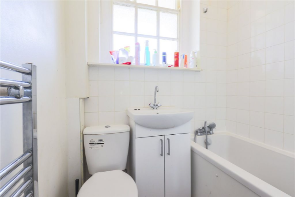 Flat in London, United Kingdom, 52 m² - picture 1