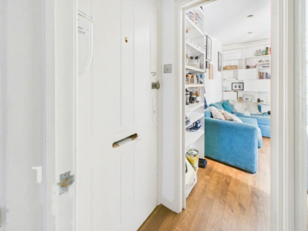 Flat in London, United Kingdom, 21 m² - picture 1