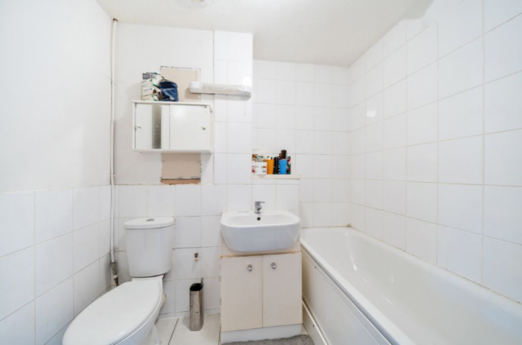 Flat in London, United Kingdom, 54 m² - picture 1