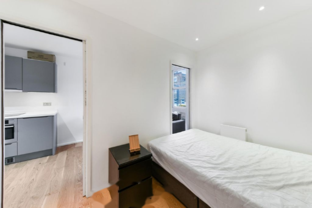 Flat in London, United Kingdom, 26 m² - picture 1