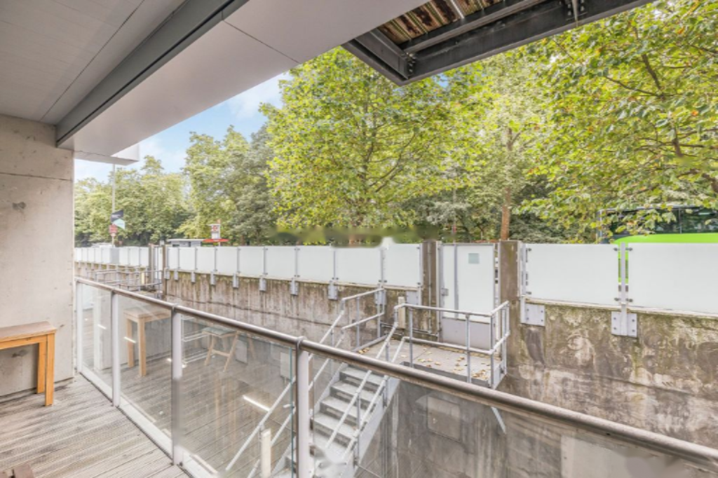 Flat in London, United Kingdom, 38 m² - picture 1