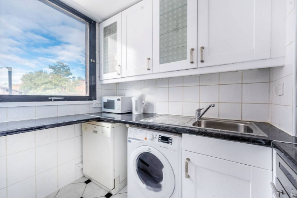 Flat in London, United Kingdom, 29 m² - picture 1