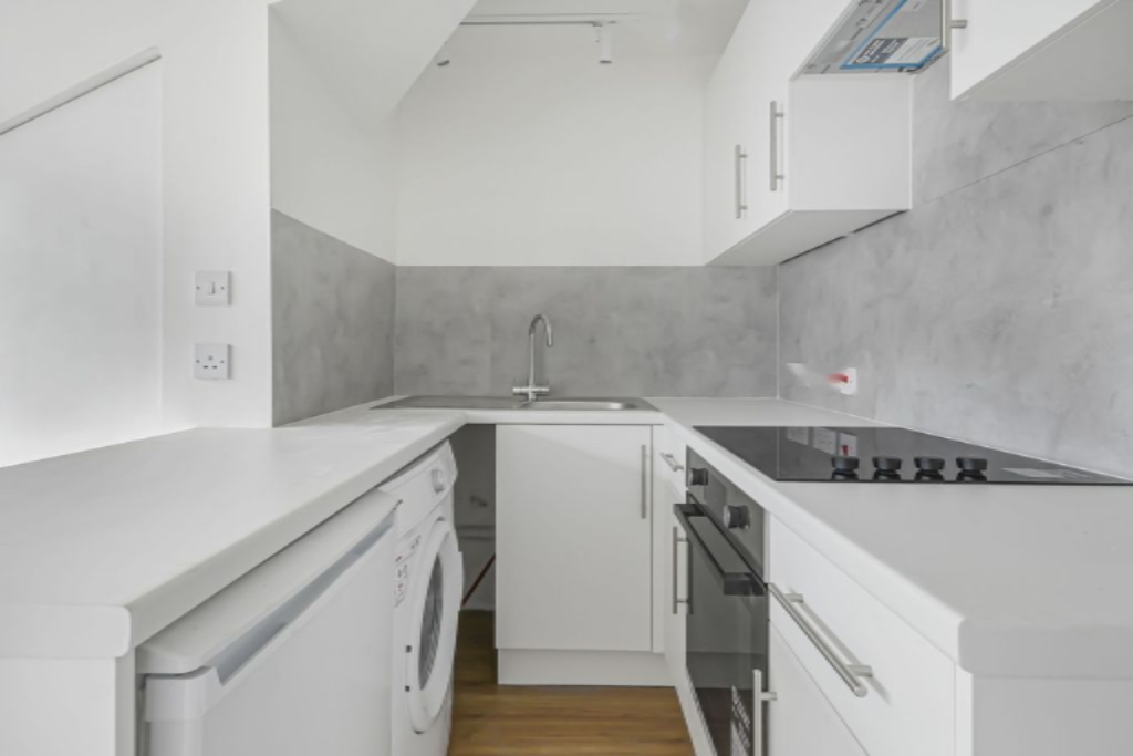 Flat in London, United Kingdom, 34 m² - picture 1