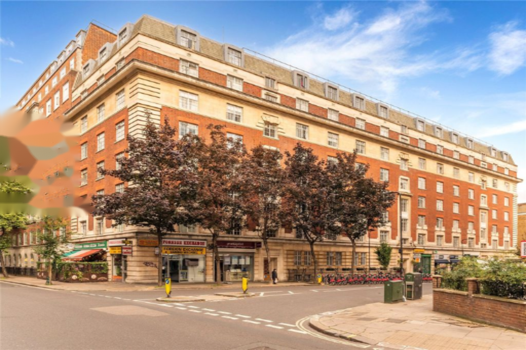 Flat in London, United Kingdom - picture 1