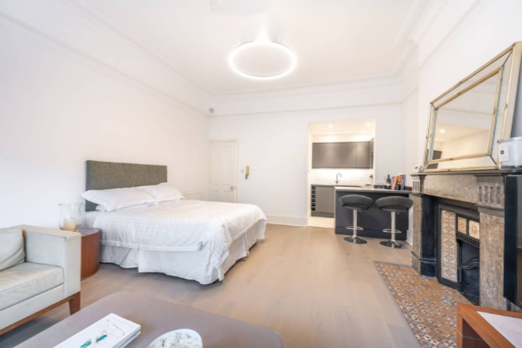 Flat in London, United Kingdom, 32 m² - picture 1