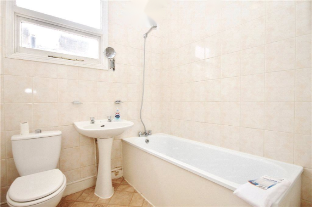 Flat in London, United Kingdom, 59 m² - picture 1