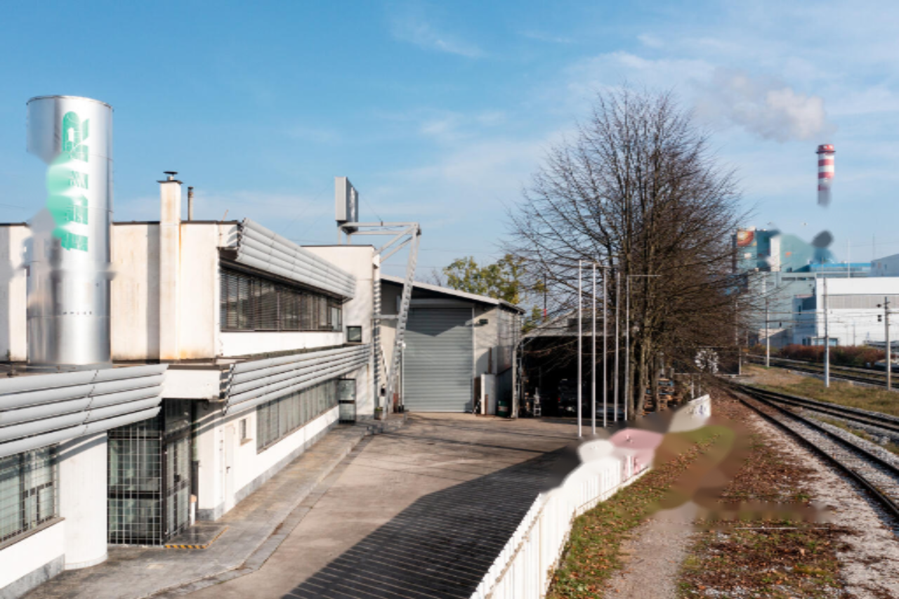 Oficina en Liubliana, Eslovenia, 1 098 m² - imagen 1