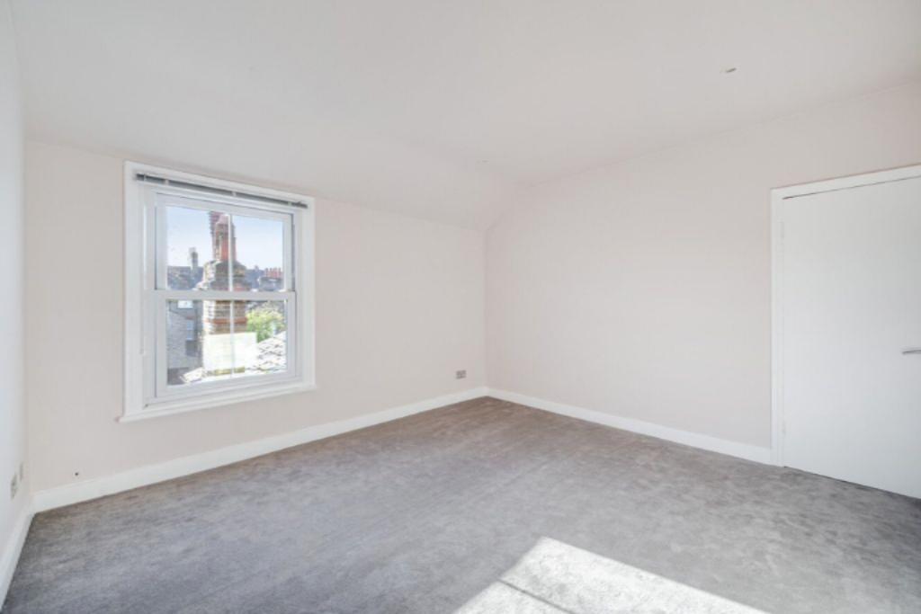 Flat in London, United Kingdom, 42 m² - picture 2