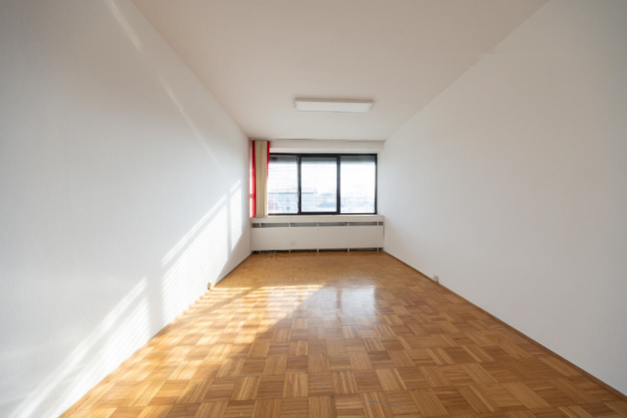 Oficina en Liubliana, Eslovenia, 1 098 m² - imagen 2