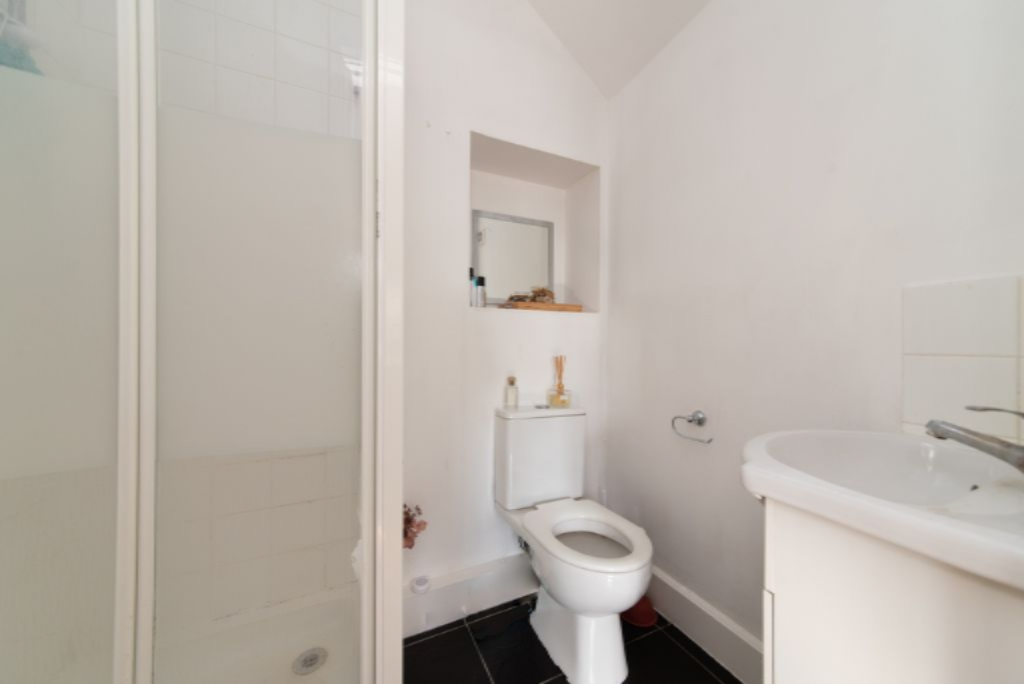 Flat in London, United Kingdom, 32 m² - picture 2