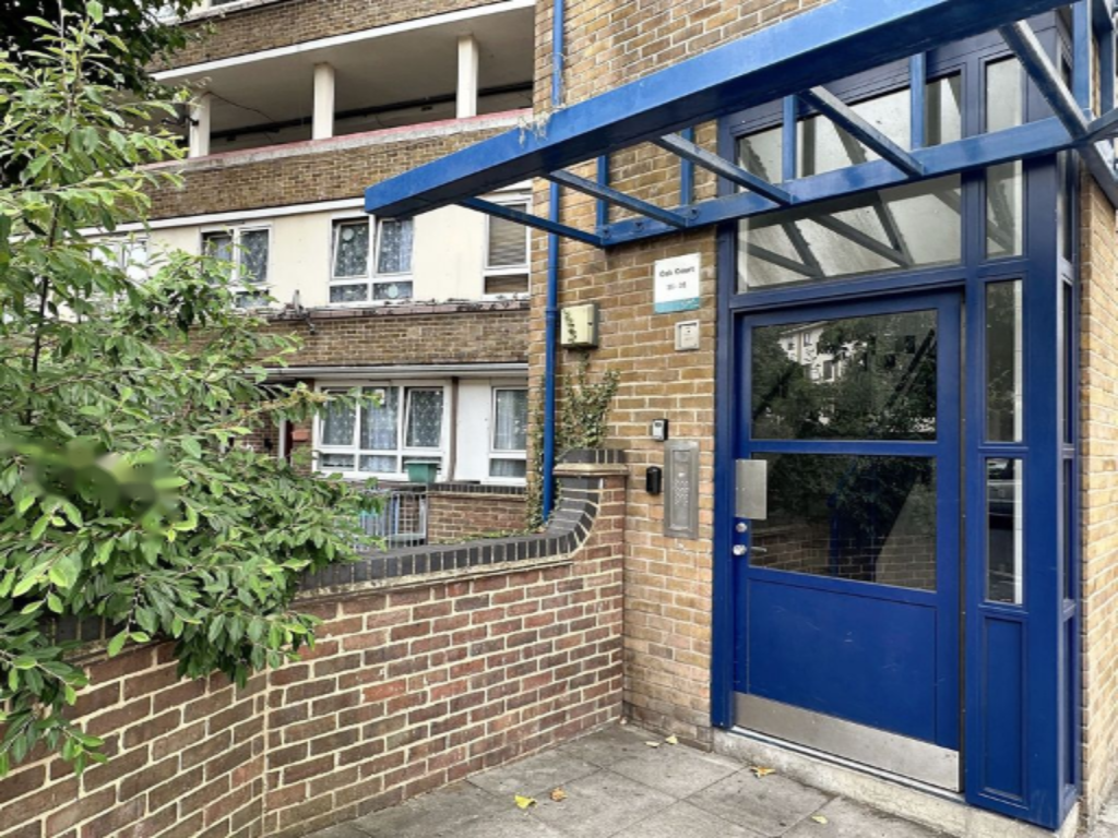 Flat in London, United Kingdom, 42 m² - picture 2