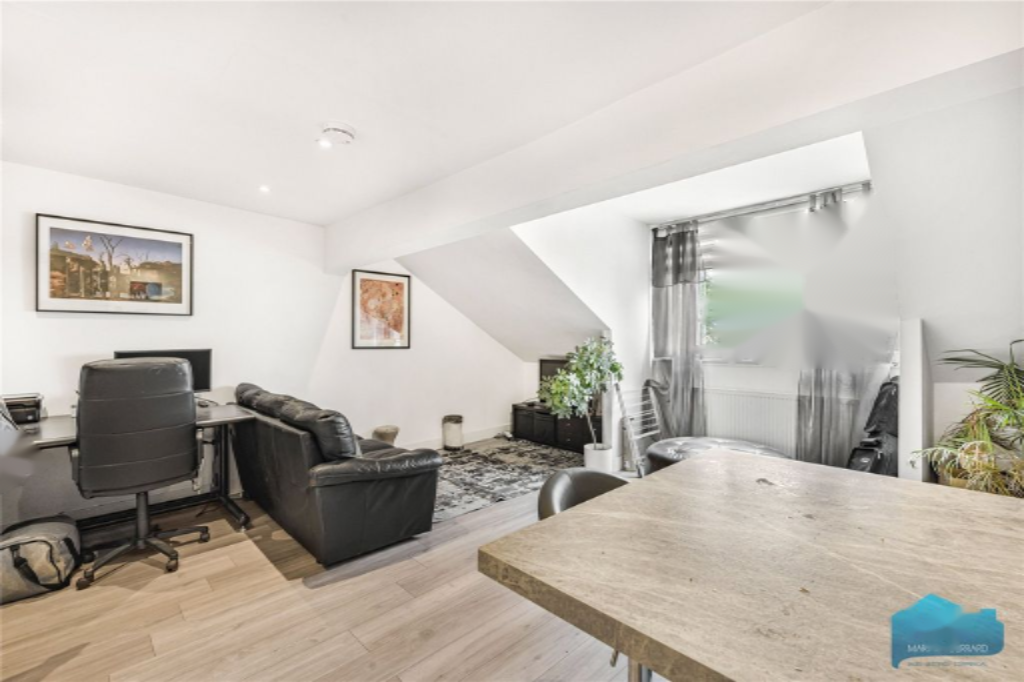 Flat in London, United Kingdom, 44 m² - picture 2