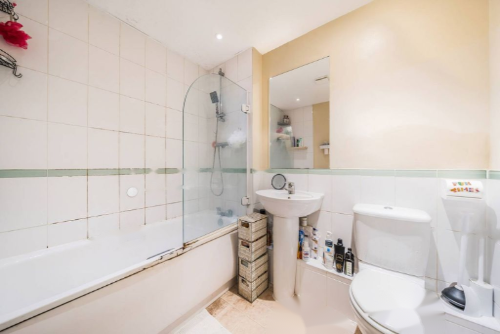 Flat in London, United Kingdom, 42 m² - picture 2