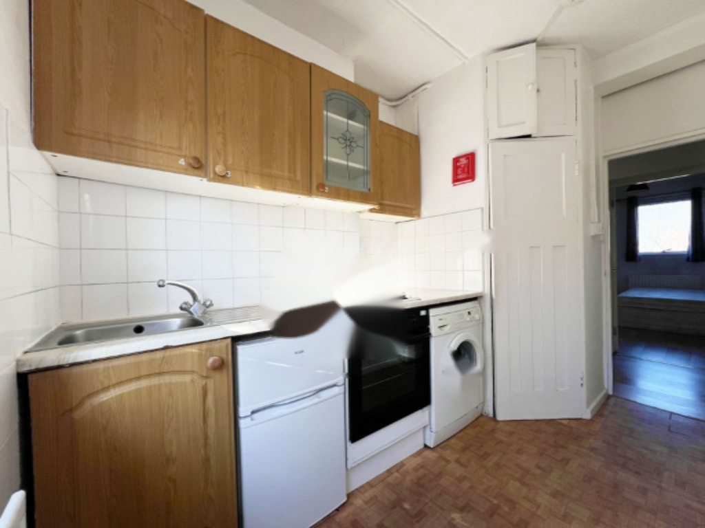 Flat in London, United Kingdom, 68 m² - picture 2