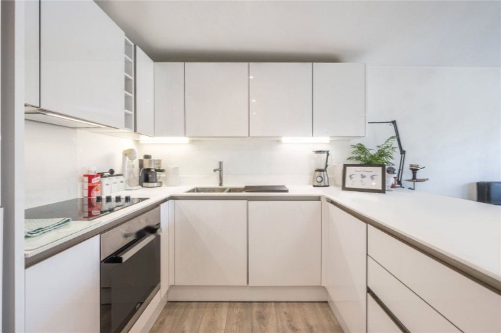 Flat in London, United Kingdom, 52 m² - picture 2