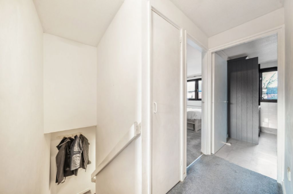 Flat in London, United Kingdom, 54 m² - picture 2