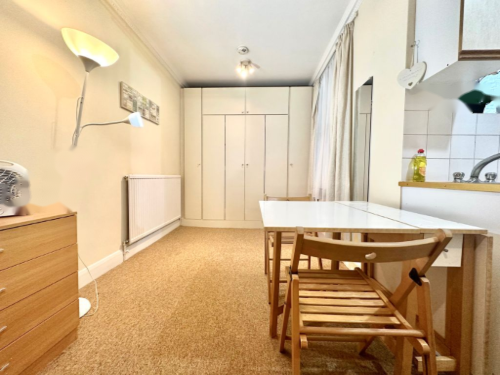 Flat in London, United Kingdom, 26 m² - picture 2