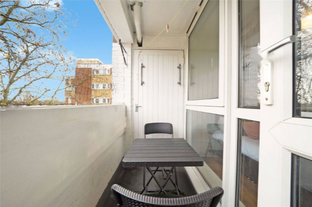 Flat in London, United Kingdom, 49 m² - picture 2