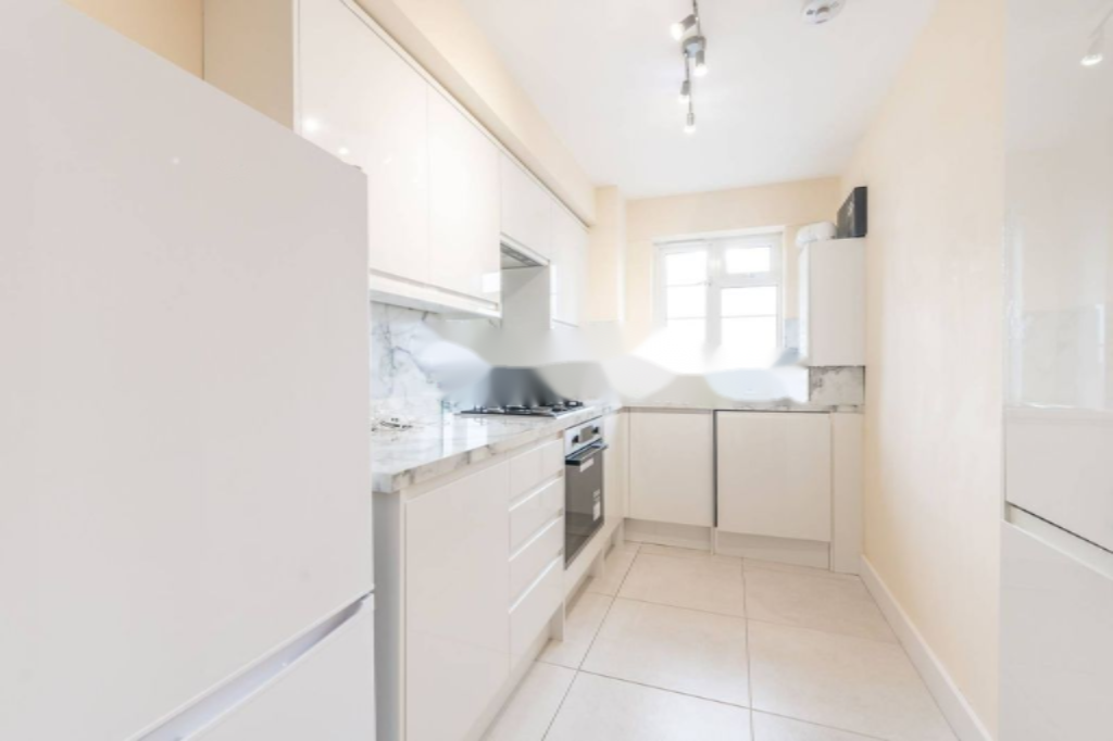 Flat in London, United Kingdom, 58 m² - picture 2