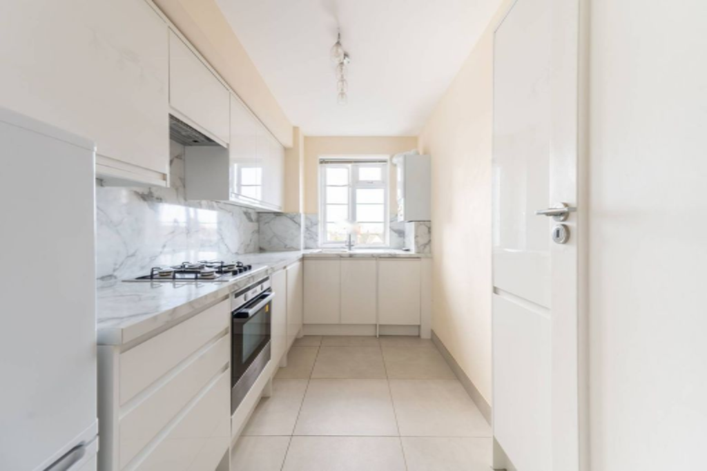 Flat in London, United Kingdom, 58 m² - picture 2