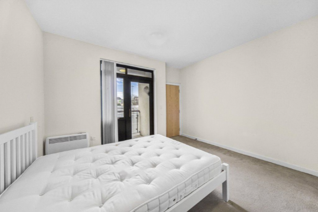 Flat in London, United Kingdom, 61 m² - picture 2