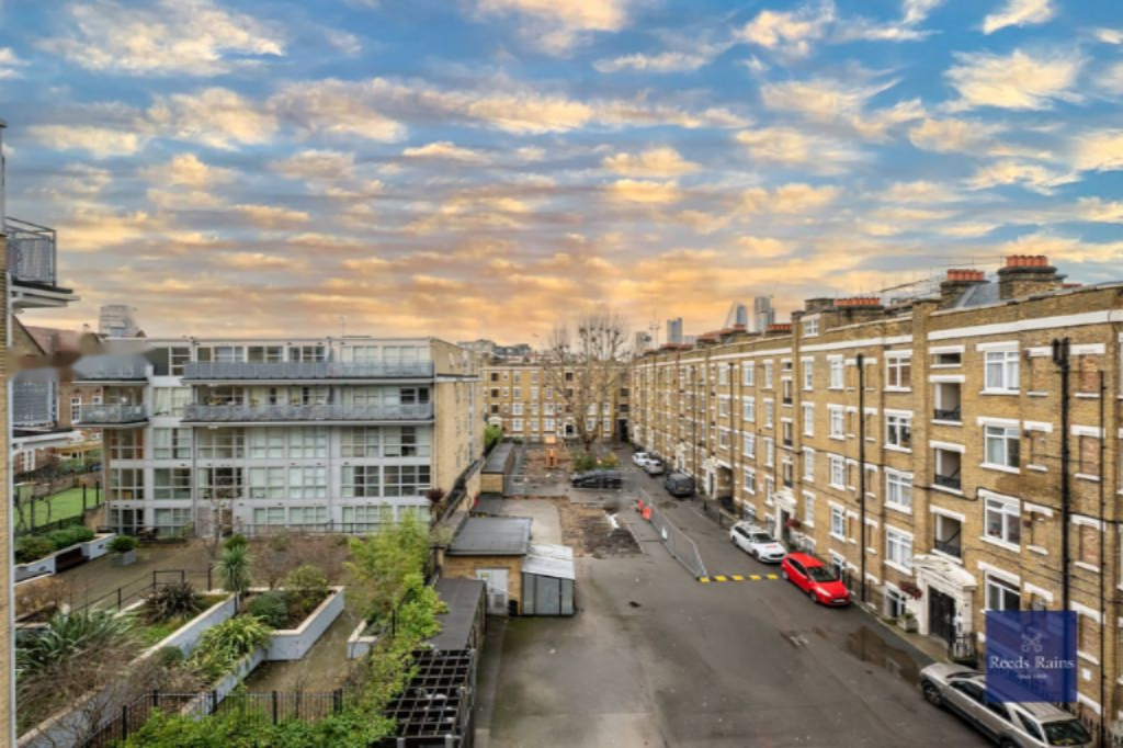 Flat in London, United Kingdom, 99 m² - picture 2