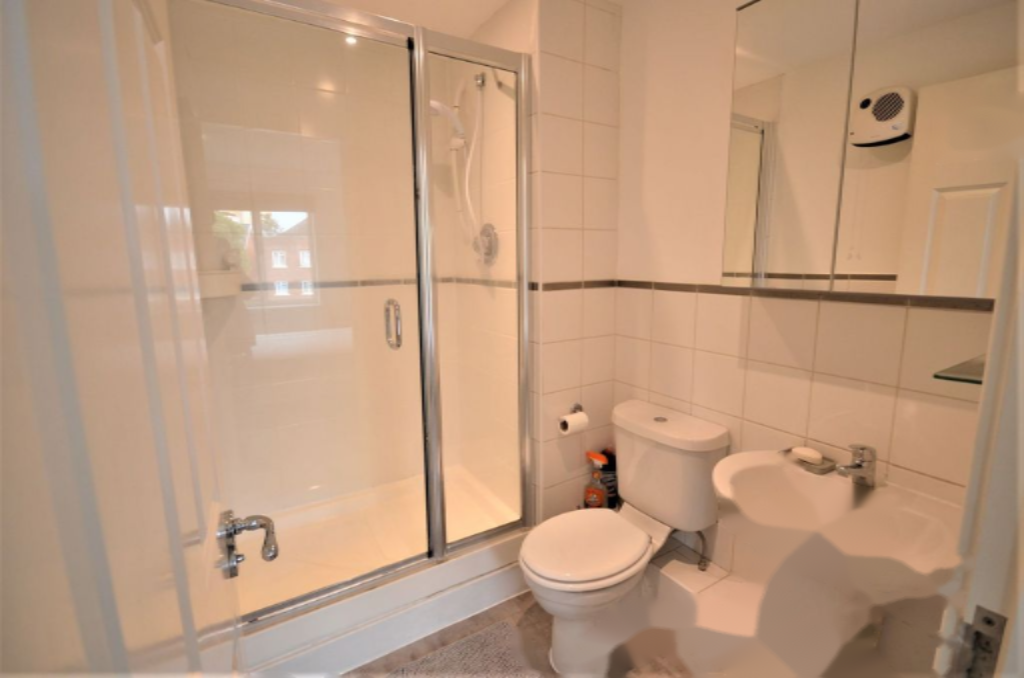 Flat in London, United Kingdom, 56 m² - picture 2