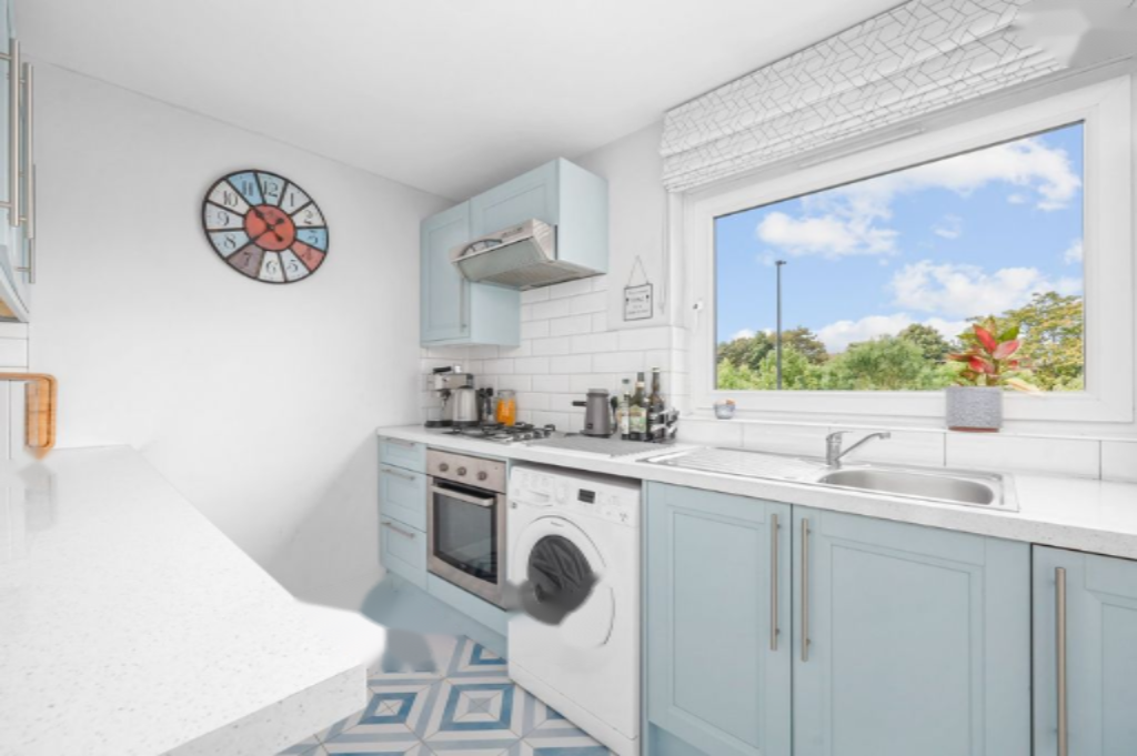 Flat in London, United Kingdom, 50 m² - picture 2