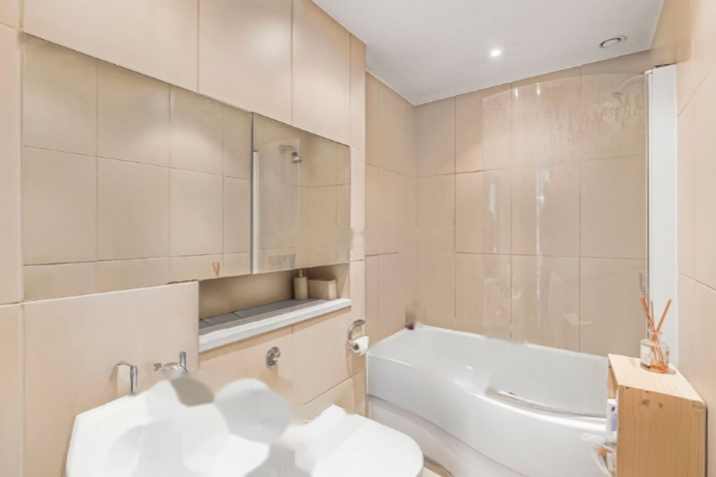 Flat in London, United Kingdom, 38 m² - picture 2