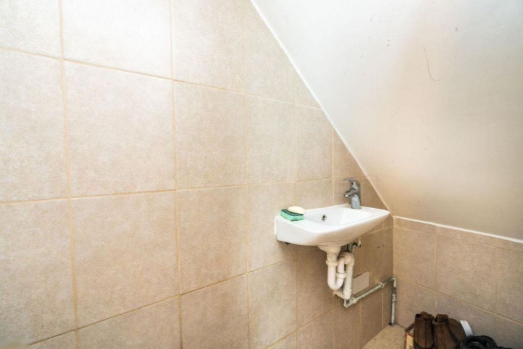 Flat in London, United Kingdom, 92 m² - picture 2