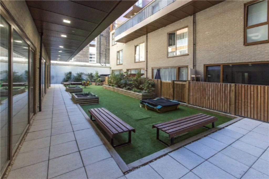 Flat in London, United Kingdom, 38 m² - picture 3